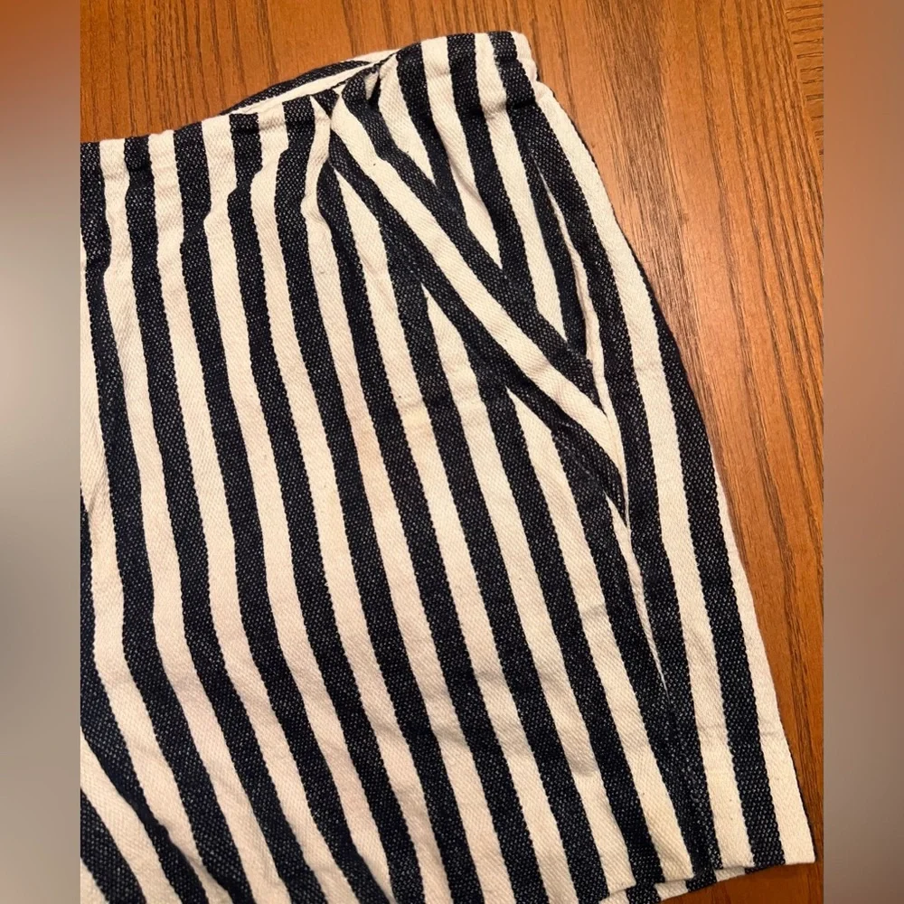 Banana Republic Factory Navy Blue & White‎ Striped Linen 3.5” Shorts Size 8